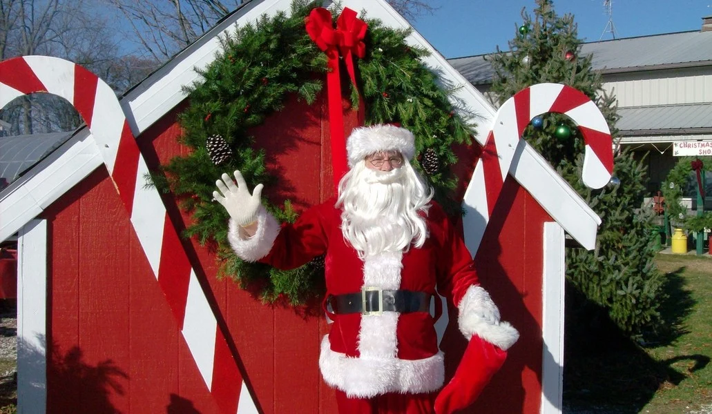 Santa outside Guse’s Christmas building in the farm’s photo gallery.